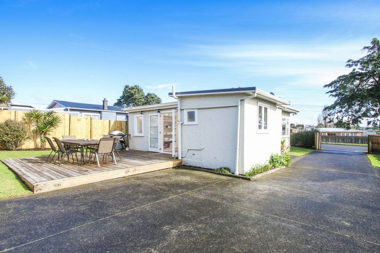 Photo of property in 3 Copley Street, New Lynn, Auckland, 0600
