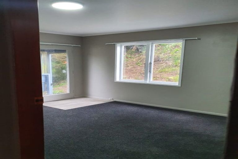 Photo of property in 38 Bassett Road, Johnsonville, Wellington, 6037