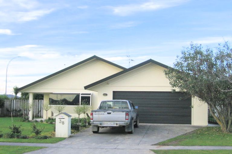 Photo of property in 38 Bouverie Crescent, Flagstaff, Hamilton, 3210