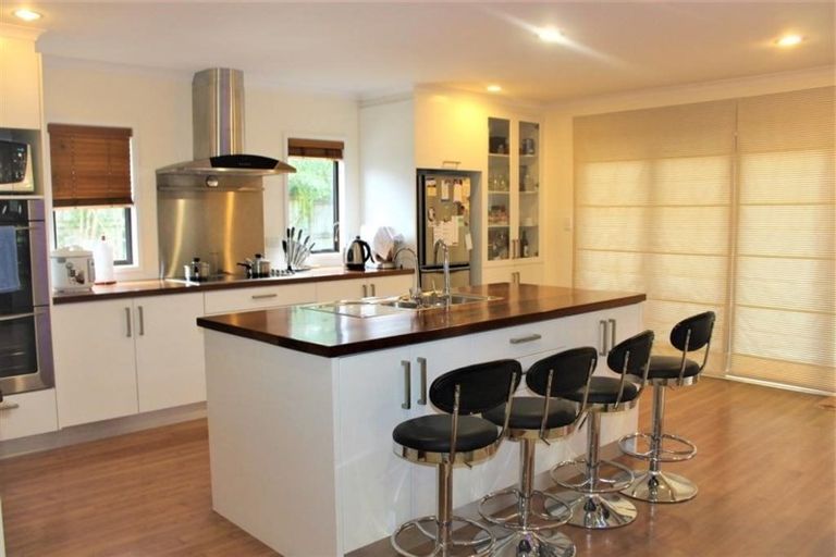 Photo of property in 7 Penwood Close, East Tamaki Heights, Auckland, 2016