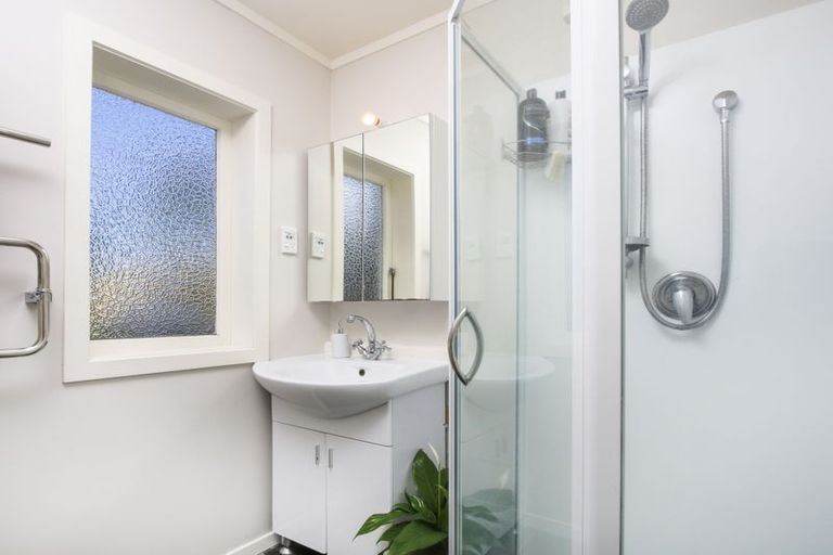 Photo of property in 3 Copley Street, New Lynn, Auckland, 0600