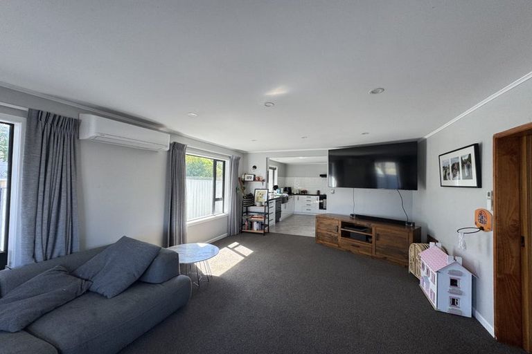 Photo of property in 158 Akaroa Drive, Maupuia, Wellington, 6022