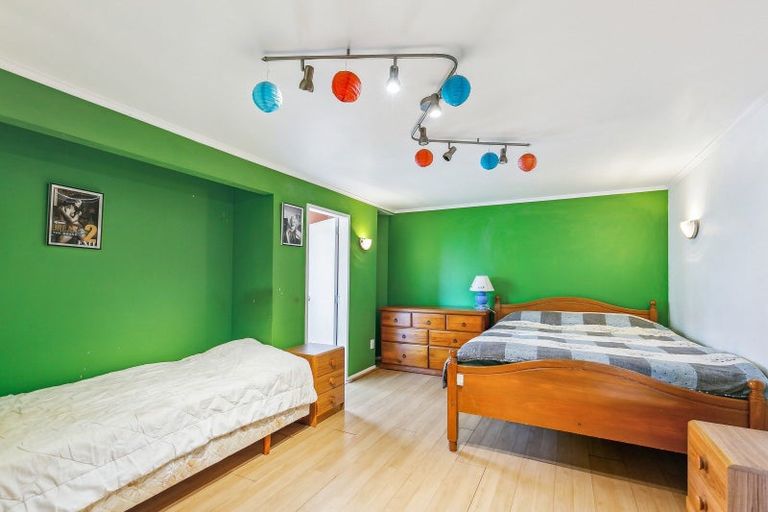 Photo of property in 20 Sunhaven Drive, Newlands, Wellington, 6037