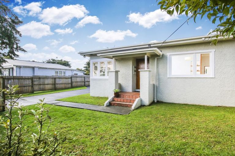 Photo of property in 3 Copley Street, New Lynn, Auckland, 0600