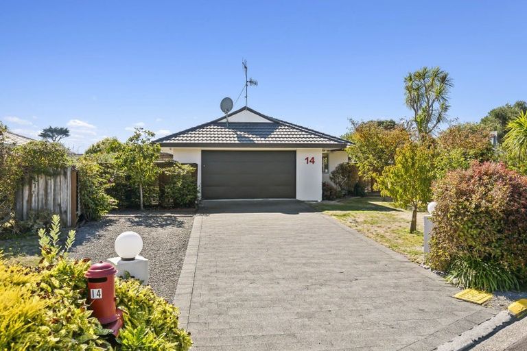 Photo of property in 14 Meredith Way, Paraparaumu Beach, Paraparaumu, 5032