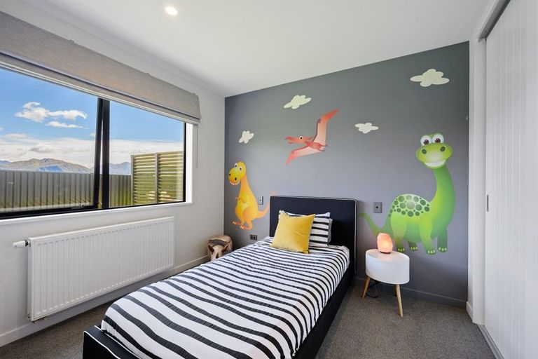 Photo of property in 29 Little Alpha Loop, Wanaka, 9305