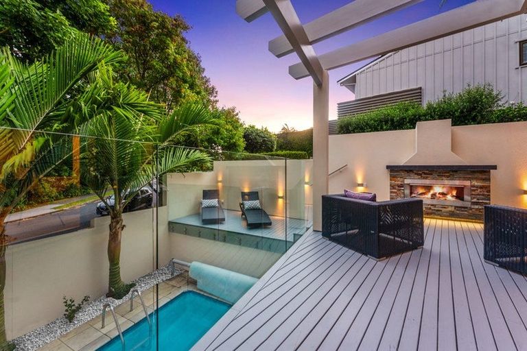 Photo of property in 1a Whitby Crescent, Mairangi Bay, Auckland, 0630