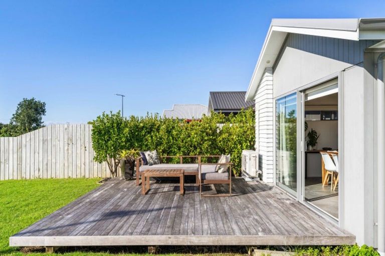 Photo of property in 11 Wheriko Avenue, Glenbrook, Waiuku, 2681