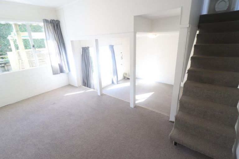 Photo of property in 52 Fruitvale Road, New Lynn, Auckland, 0600