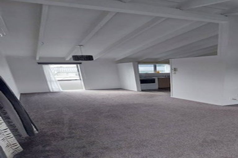 Photo of property in 1/46 Chippendale Crescent, Birkdale, Auckland, 0626