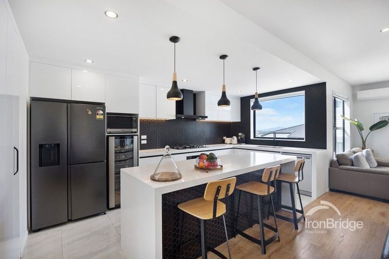 Photo of property in 21a Sovereign Place, Glenfield, Auckland, 0629