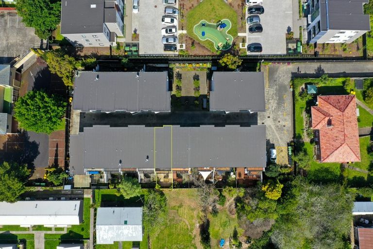 Photo of property in 12/6 Islington Avenue, New Lynn, Auckland, 0600