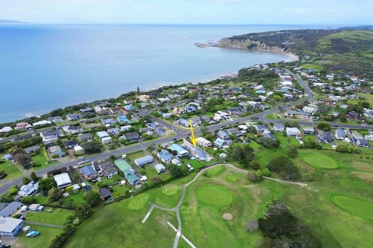 Photo of property in 1389 Whangaparaoa Road, Army Bay, Whangaparaoa, 0930