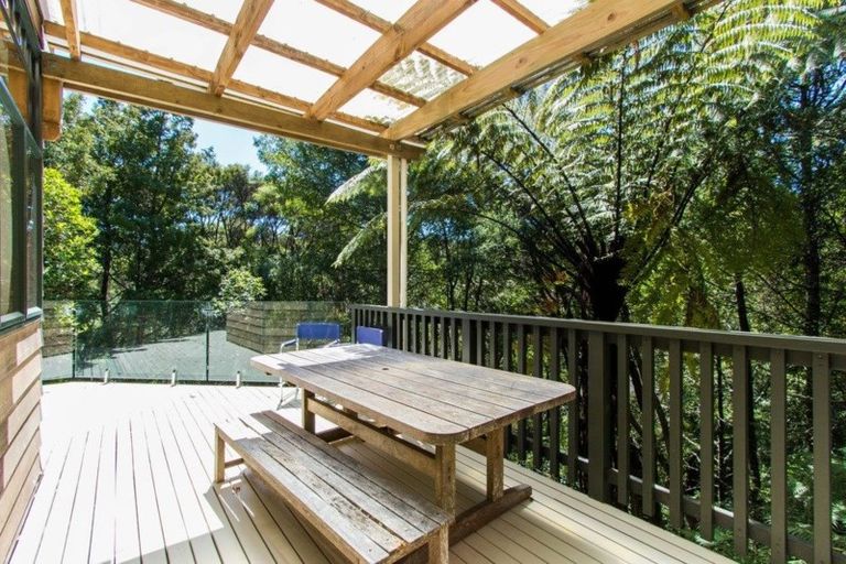 Photo of property in 16 Hebe Place, Birkenhead, Auckland, 0626