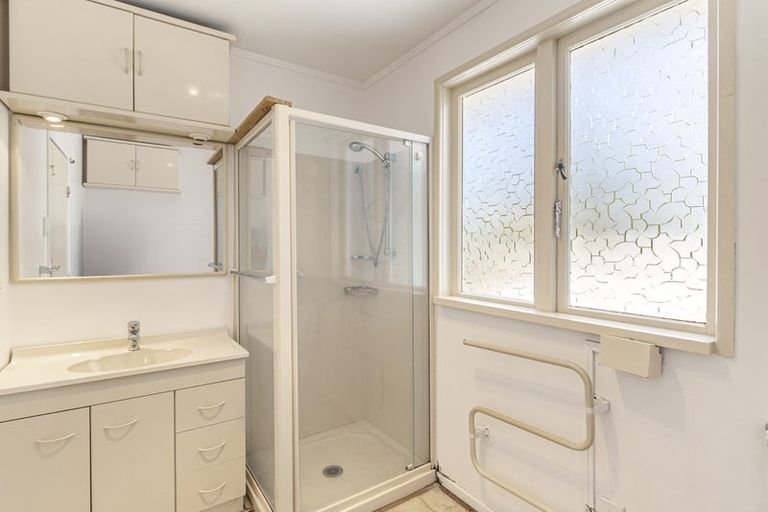 Photo of property in 15 Stottholm Road, Titirangi, Auckland, 0604