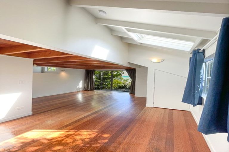 Photo of property in 33 Telephone Road, Birkenhead, Auckland, 0626