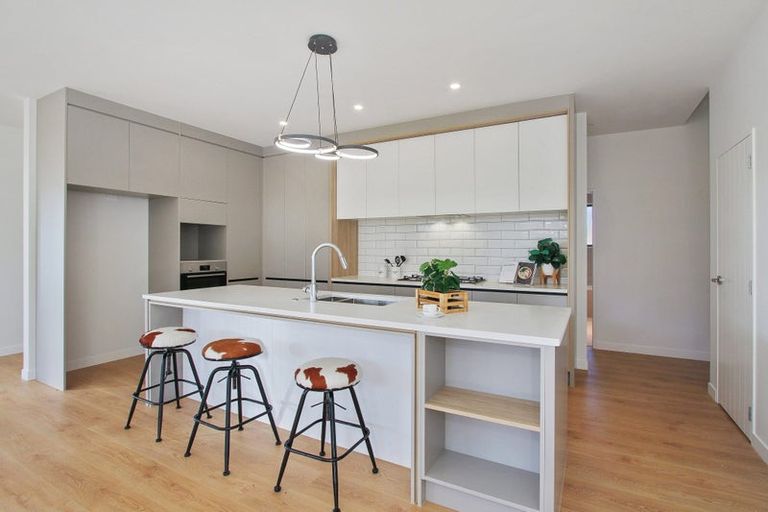 Photo of property in 16 Awa Avenue, Helensville, 0800