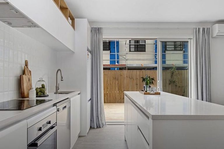 Photo of property in 44u2 May Street, Hamilton East, Hamilton, 3216