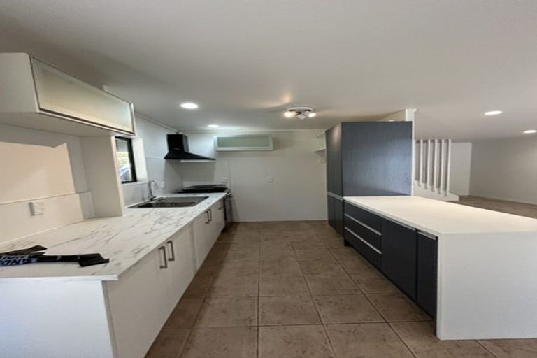 Photo of property in 58 Rauhuia Crescent, Parau, Auckland, 0604