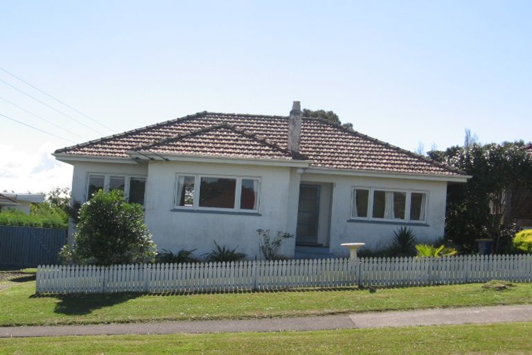 Photo of property in 39 Savoy Road, Glen Eden, Auckland, 0602