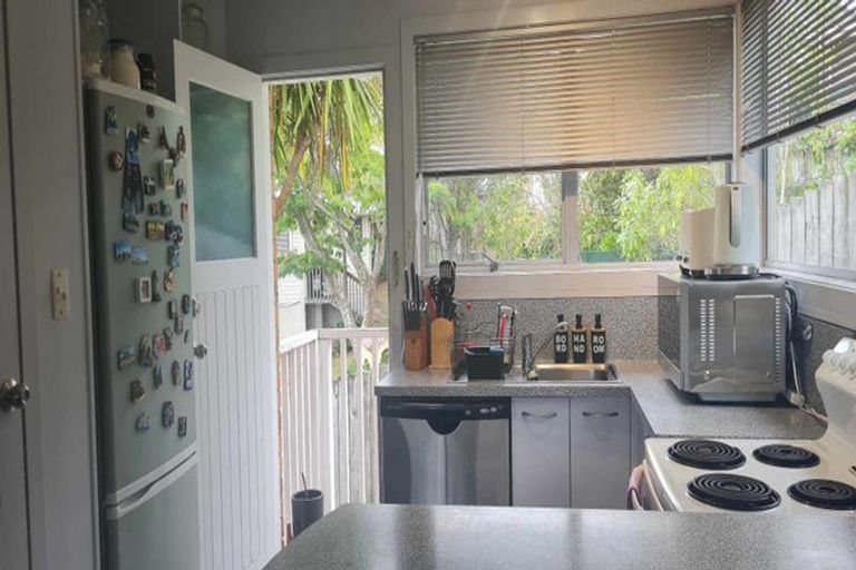 Photo of property in 2/108 Canongate Street, Birkdale, Auckland, 0626