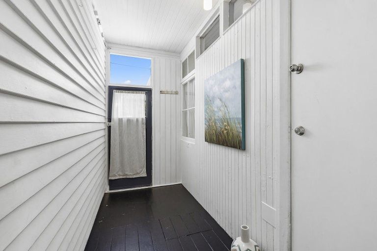 Photo of property in 22 Reef Street, Island Bay, Wellington, 6023