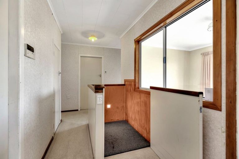 Photo of property in 6 Rospeath Crescent, Spotswood, New Plymouth, 4310
