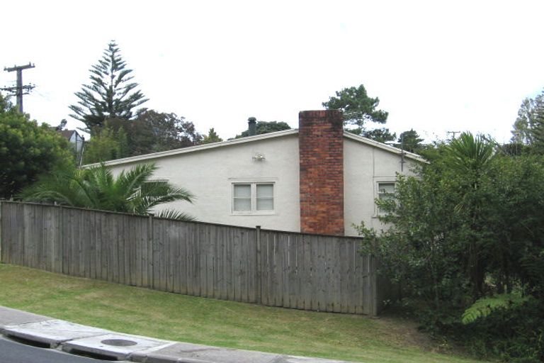 Photo of property in 2/801 Beach Road, Browns Bay, Auckland, 0630