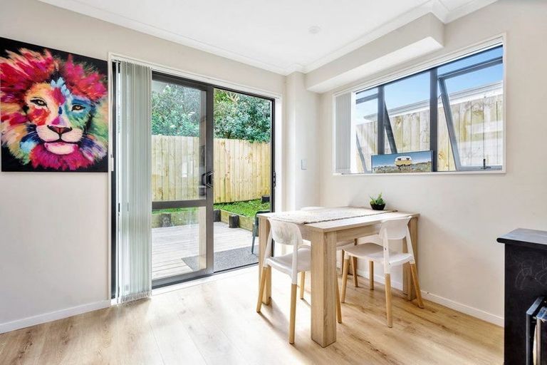 Photo of property in 9e Kingdale Road, Henderson, Auckland, 0610