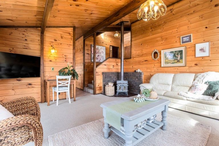 Photo of property in 30 Observatory Close, Whitby, Porirua, 5024
