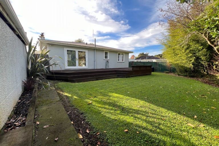 Photo of property in 16 Stirling Crescent, Hokowhitu, Palmerston North, 4410