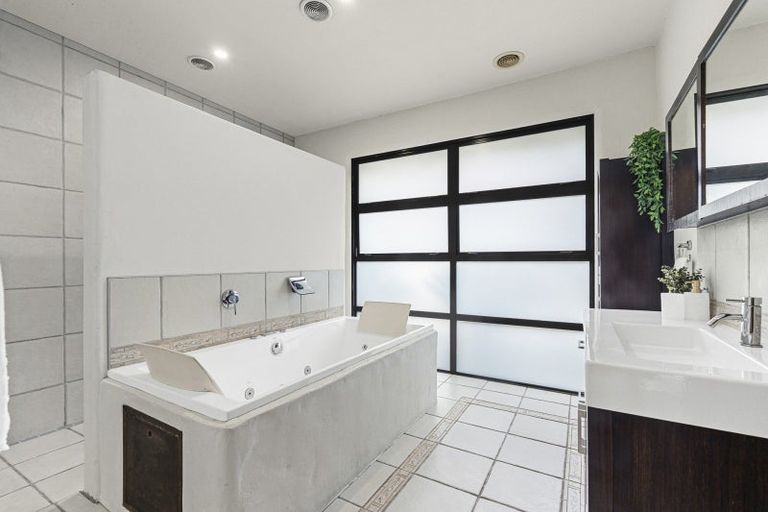 Photo of property in 186e Heta Road, Highlands Park, New Plymouth, 4312