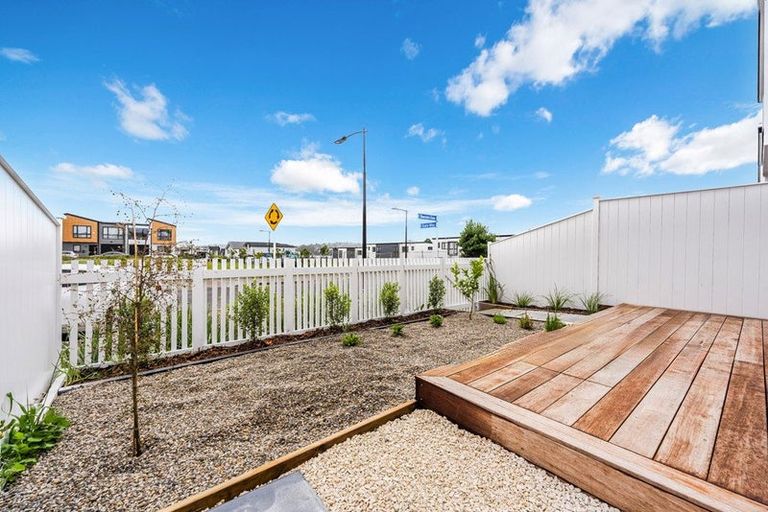 Photo of property in 35 Observation Green, Hobsonville, Auckland, 0616