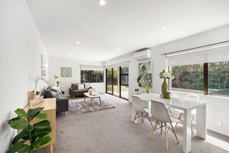 Photo of property in 2/14 Roberts Road, Te Atatu South, Auckland, 0610