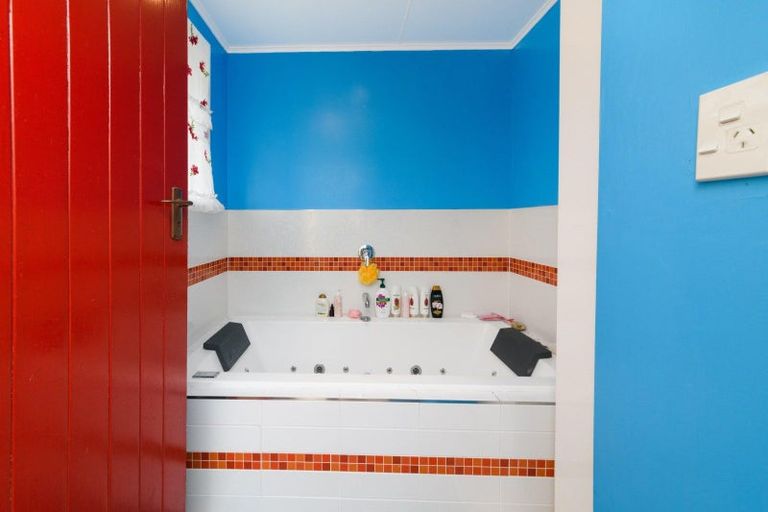 Photo of property in 7 Exeter Crescent, Takaro, Palmerston North, 4412