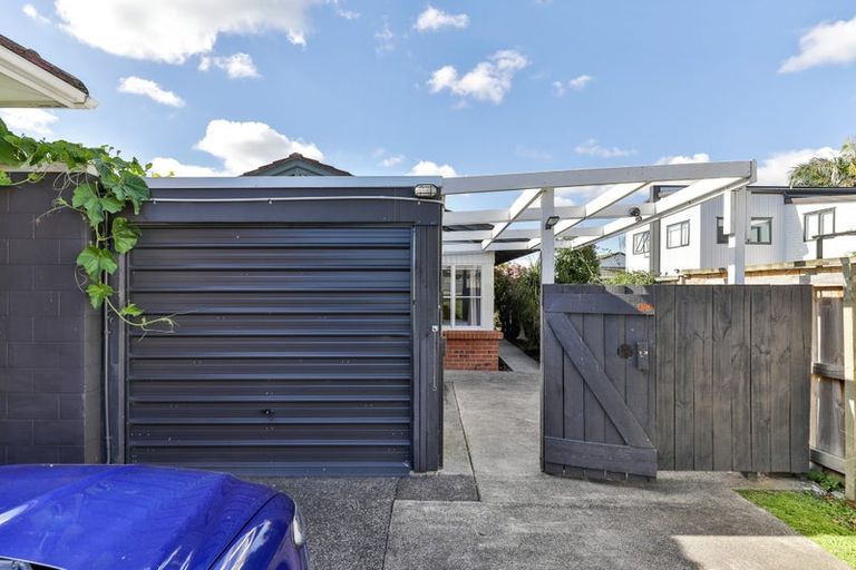 Photo of property in 2/43 Central Avenue, Papatoetoe, Auckland, 2025