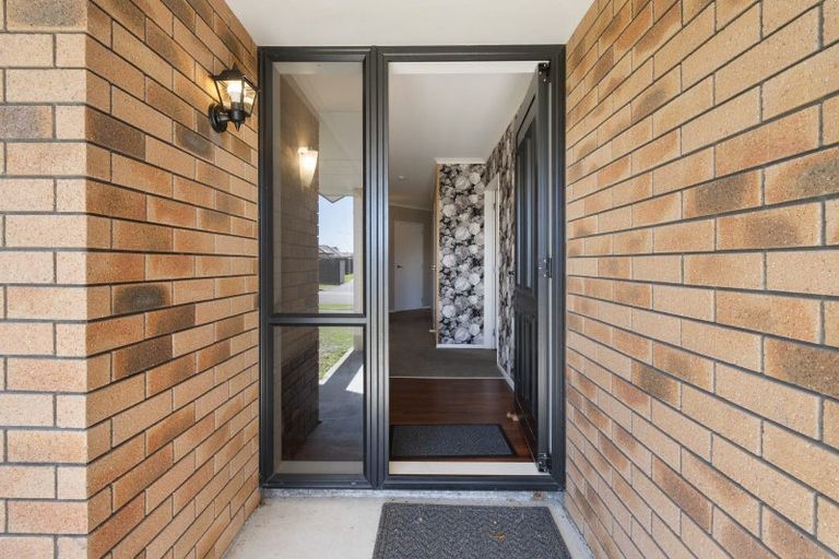 Photo of property in 36 Geneva Terrace, Kelvin Grove, Palmerston North, 4414