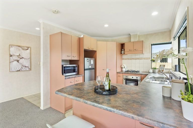 Photo of property in 1 Cabeleigh Drive, Helensville, 0800