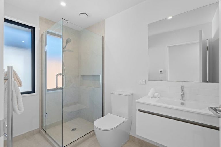 Photo of property in 2/130 Holly Road, St Albans, Christchurch, 8014