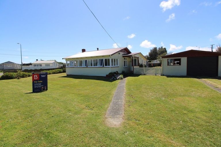 Photo of property in 19 Nash Parade, Foxton Beach, Foxton, 4815