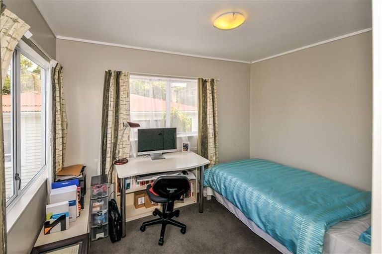 Photo of property in 1/20 Hogans Road, Glenfield, Auckland, 0629