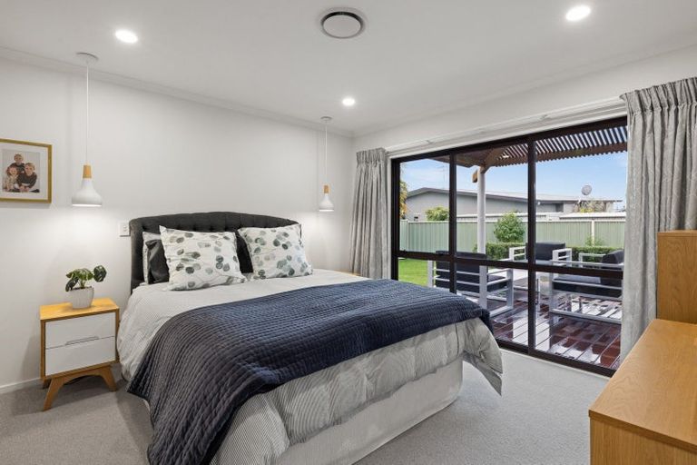 Photo of property in 15 Chelsea Drive, Taradale, Napier, 4112