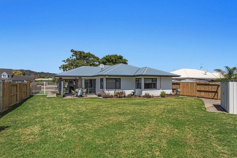 Photo of property in 21 Edgewater Grove, Whakatane, 3120