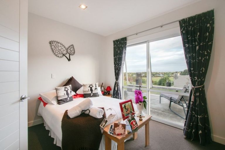 Photo of property in 81 Kent Terrace, Taradale, Napier, 4112