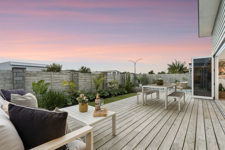 Photo of property in 25 Coutts Street, Papamoa Beach, Papamoa, 3118