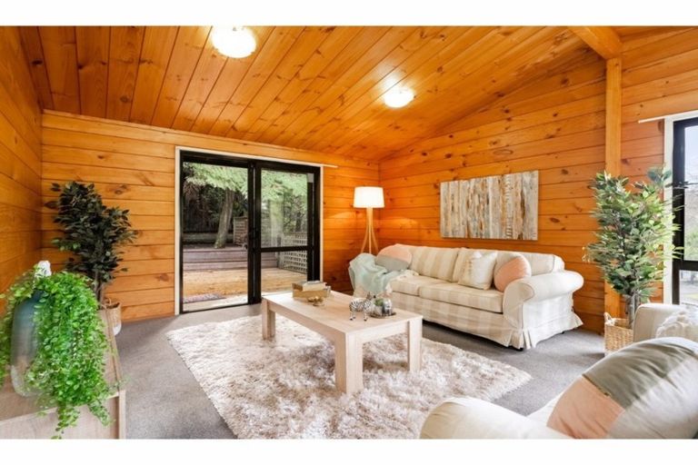 Photo of property in 27 Wirihana Road, Titirangi, Auckland, 0604
