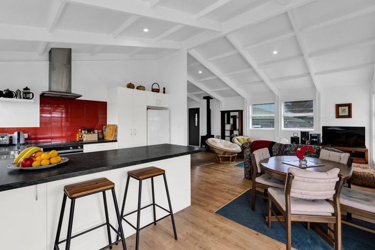 Photo of property in 15 Tasman Street, Opunake, 4616