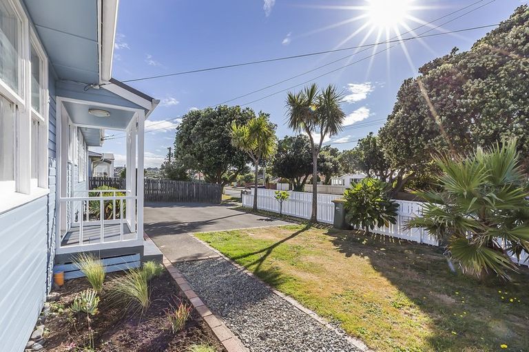 Photo of property in 76 Te Pene Avenue, Titahi Bay, Porirua, 5022