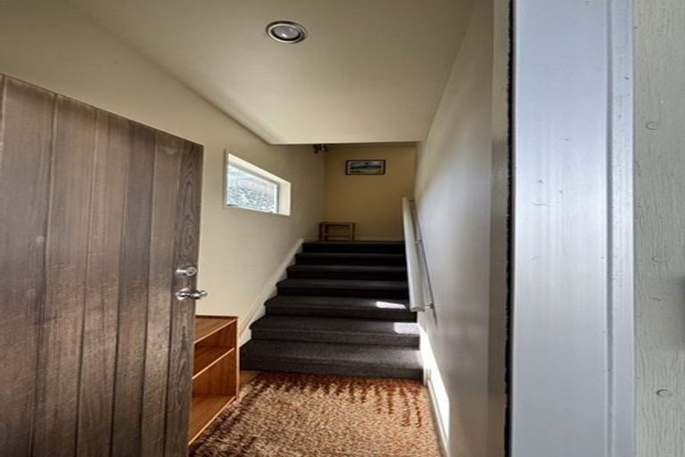 Photo of property in 17 Freyberg Crescent, Waikanae Beach, Waikanae, 5036