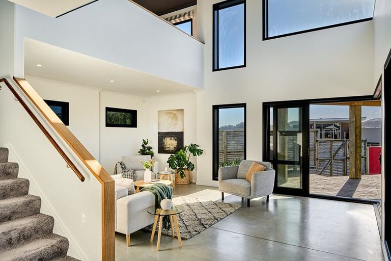 Photo of property in 4 Caughley Grove, Karori, Wellington, 6012